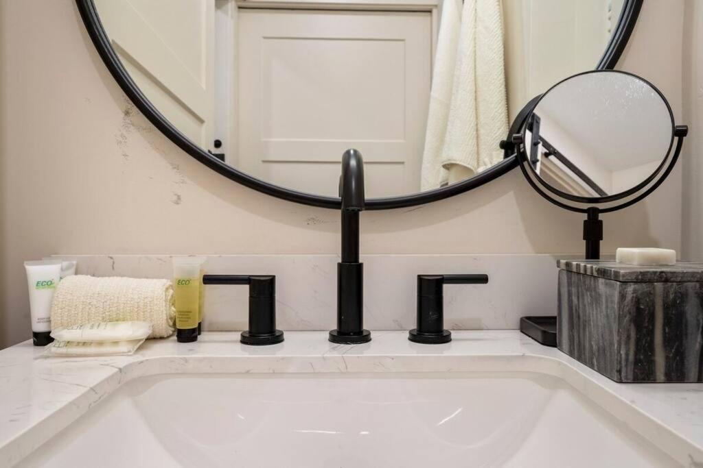 Hale Ono Loa 403- Top Floor, Ocean View, & Complete Modern Remodel Apartment Kahana ภายนอก รูปภาพ