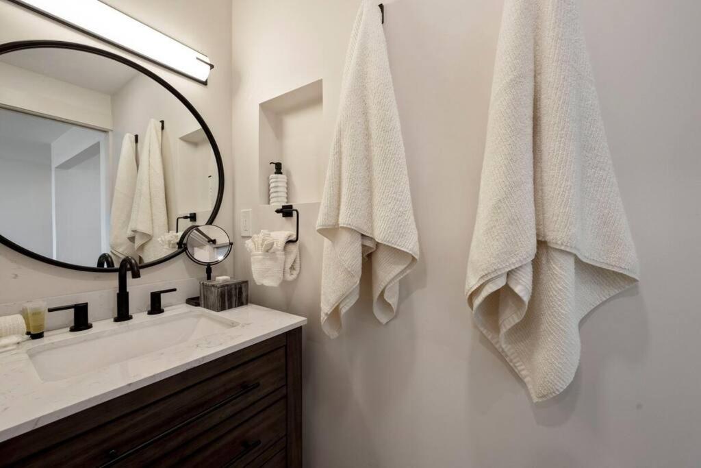 Hale Ono Loa 403- Top Floor, Ocean View, & Complete Modern Remodel Apartment Kahana ภายนอก รูปภาพ